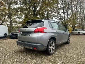 Peugeot 2008 Allure*97.000 km*HU 06/2026* Bild 5