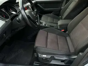 Volkswagen Passat Variant 2.0 TDI DSG ACC NAV AHK Bild 2