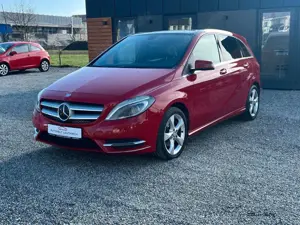 Mercedes-Benz B 200 AUTOMATIK LEDER KLIMA PDC PANO EXCLUSIVPAK Bild 2