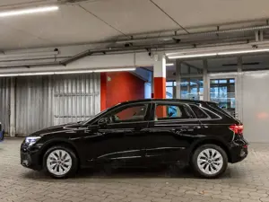 Audi A3 Sportback 40 TFSI e LED Navi Pano Sportsitze Bild 3