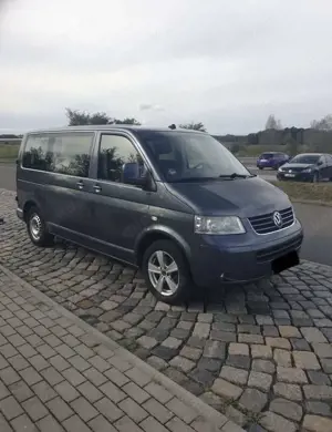 Volkswagen T5 Caravelle 9-Sitzer Diesel Bild 2
