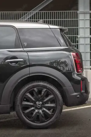 MINI Cooper Countryman *YOURS TRIM*PANO*KAM*ACC*eSitze Bild 3