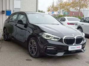 BMW 118 i Sport Line Aut F40 Navi LED 17" PDC WirChar
