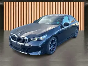BMW 520 iA M Sport*HeadUp*Komfortsitze*UPE 78.000€ Bild 2