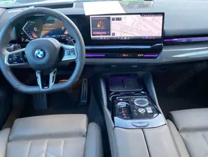 BMW 520 iA M Sport*HeadUp*Komfortsitze*UPE 78.000€ Bild 3