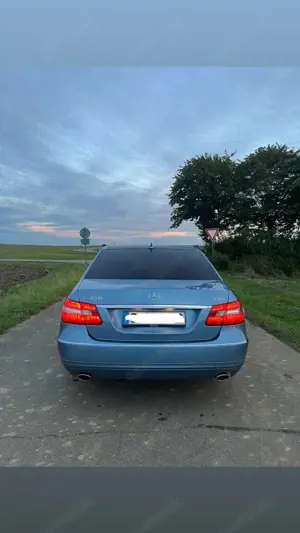 Mercedes-Benz E 350 CDI DPF BlueEFFICIENCY 7G-TRONIC Avantgarde Bild 2