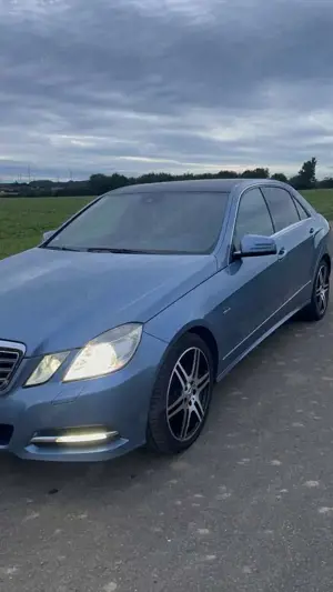 Mercedes-Benz E 350 CDI DPF BlueEFFICIENCY 7G-TRONIC Avantgarde Bild 3