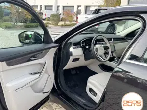 Jaguar F-Pace 400e AWD Plug-In Hybrid *AHK|20 Zoll* Bild 5