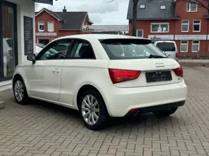Audi A1 attraction°Klima°PDC°SHZ°S-Heft° Bild 4