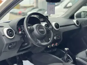 Audi A1 attraction°Klima°PDC°SHZ°S-Heft° Bild 5