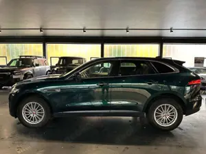 Jaguar F-Pace Portfolio 3,0 D AWD SVO PREMIUM GREEN Bild 2