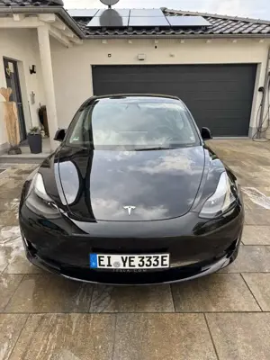 Tesla Model 3 Standard Reichweite Plus Hinterradantrieb Bild 2