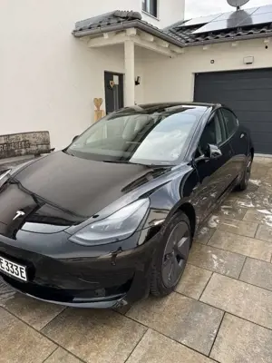 Tesla Model 3 Standard Reichweite Plus Hinterradantrieb Bild 4