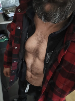 Dicker Schwanz wartet auf mutige Frauen 