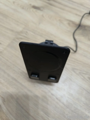 Universal-Autohalterung mit Ladefunktion   Gebraucht