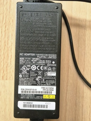 Fujitsu Notebook Ladegerät AC Adapter Bild 3