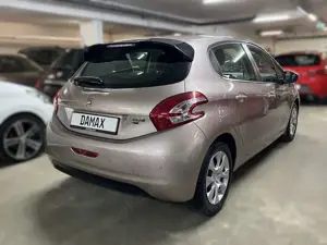 Peugeot 208 NAVI*TEMPOMAT*PDC Bild 4