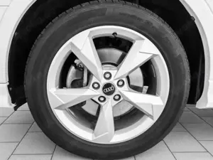 Audi Q3 45 TFSI e S line AHK Navi LED Bild 4