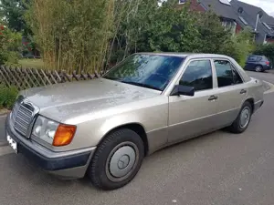 Mercedes-Benz 230 E-Klasse