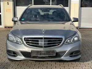 Mercedes-Benz E 300 E 300 BlueTec Hybrid/Kombi/Leder/Comand/LED/Autom.
