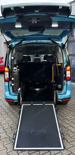 Ford Grand Tourneo Connect Active Behindertengerecht Rollstuhlrampe Bild 2