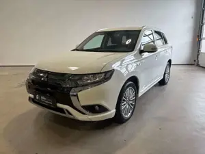 Mitsubishi Outlander PHEV Basis 4WD KAMERA PDC NAVI Bild 1