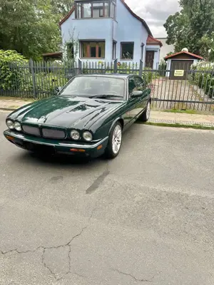 Jaguar XJ8