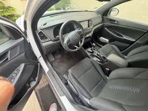 Hyundai TUCSON blue 1.6 GDi 2WD Passion Bild 4