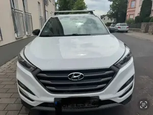 Hyundai TUCSON blue 1.6 GDi 2WD Passion Bild 3