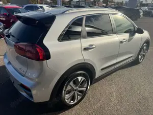 Kia Niro E-Niro 64-kWh 204 PS Spirit Leder 3-Phasen Bild 5