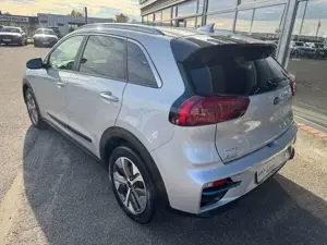 Kia Niro E-Niro 64-kWh 204 PS Spirit Leder 3-Phasen Bild 4
