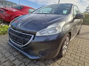 Peugeot 208 Access  HAGEL SCHADEN !!!!!