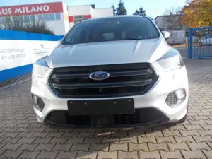 Ford Kuga 4WD ST-Line, Xenon, Key Free, Navi, AHK, 19" Alu Bild 2