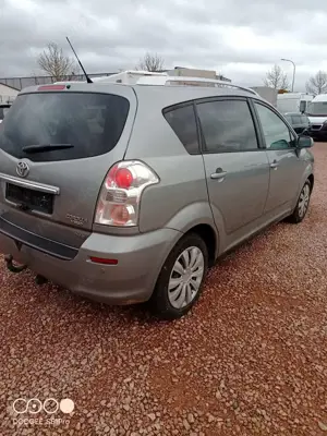 Toyota Corolla Verso 2.2 D-4D Klimaautom. Sitzh. Rückf.-Kam. 7 Sitze Bild 4