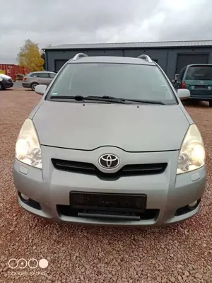Toyota Corolla Verso 2.2 D-4D Klimaautom. Sitzh. Rückf.-Kam. 7 Sitze Bild 2