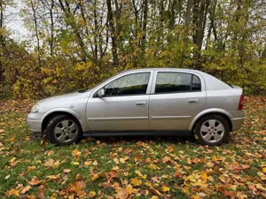 Opel Astra Astra Fließheck  5-Türer 1.8 Sport Bild 2