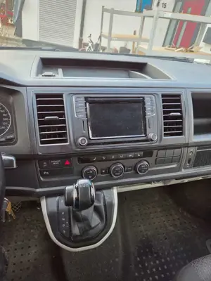 Volkswagen T6 Caravelle Caravelle DSG Lang 4MOTION Comfortline Bild 2