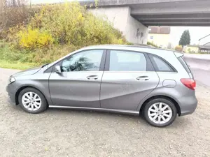 Mercedes-Benz B 180 B 180 7G-DCT Bild 4