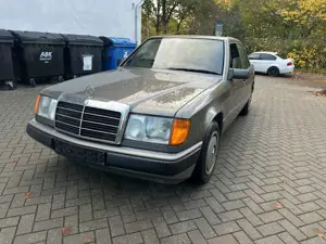Mercedes-Benz E 230 E-Klasse / Oldtimer/ Automatik / Schiebedach