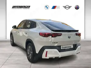 BMW iX2 eDrive20 DAB LED Komfortzg. Parkassistent Bild 4