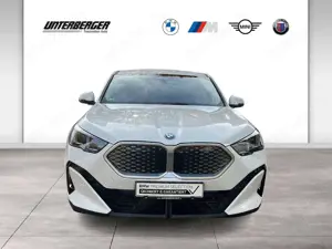 BMW iX2 eDrive20 DAB LED Komfortzg. Parkassistent Bild 2