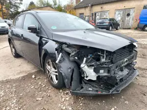 Ford Focus Business 1.0i Airbags Ok startet und fährt