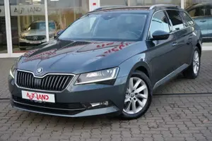 Skoda Superb Combi 1.4 TSI Style Bi-Xenon Navi ACC AHK Bild 2