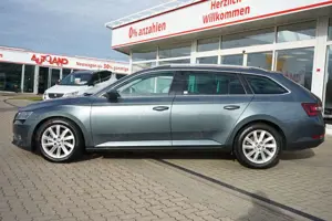 Skoda Superb Combi 1.4 TSI Style Bi-Xenon Navi ACC AHK Bild 3