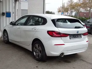 BMW 118 i Aut Advantage 16" Alu Navi LC Prof. LED SHZ Bild 4