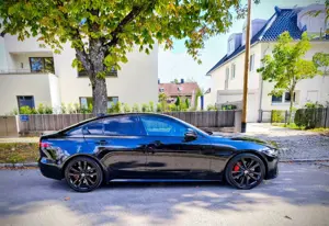 Jaguar XE XE P250 Aut. R-Dynamic SE Bild 2