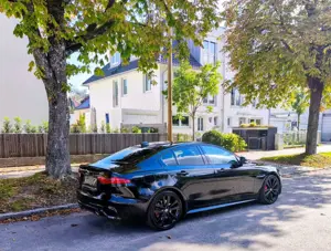 Jaguar XE XE P250 Aut. R-Dynamic SE Bild 4