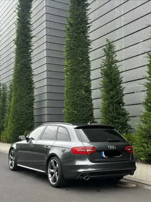 Audi A4 Avant 3.0 TDI DPF quattro S tronic line Sportpaket