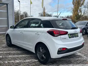 Hyundai i20 1.2 Select Bluetooth*Regensensor*Klima Bild 4