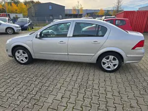 Opel Astra Edition Bild 3